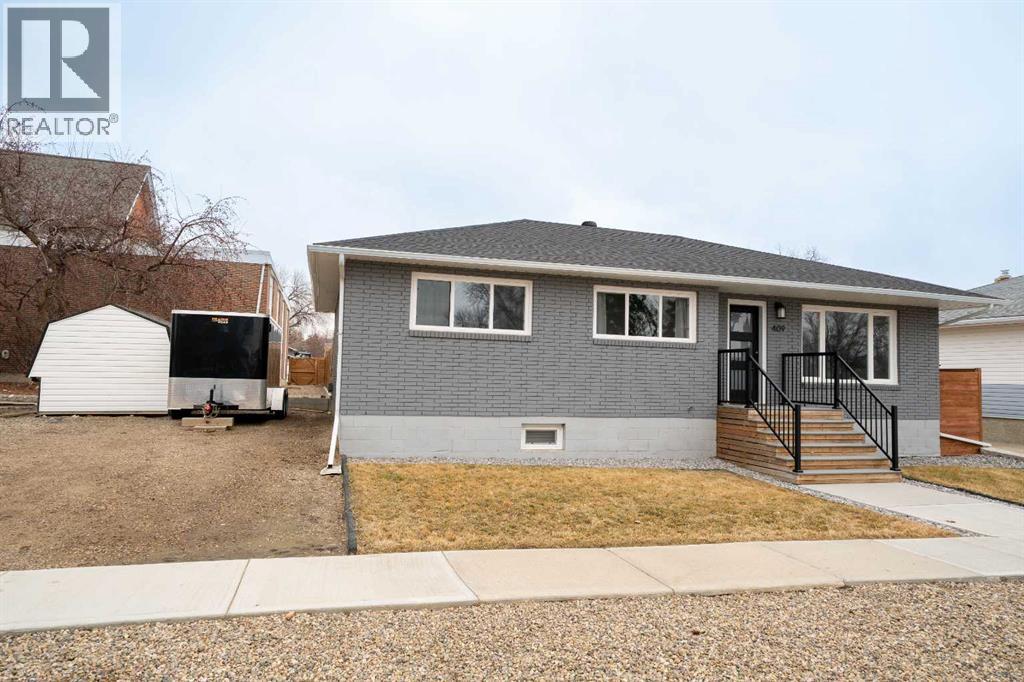 409 2 Street Se, Redcliff, Alberta  T0J 2P0 - Photo 2 - A2296138