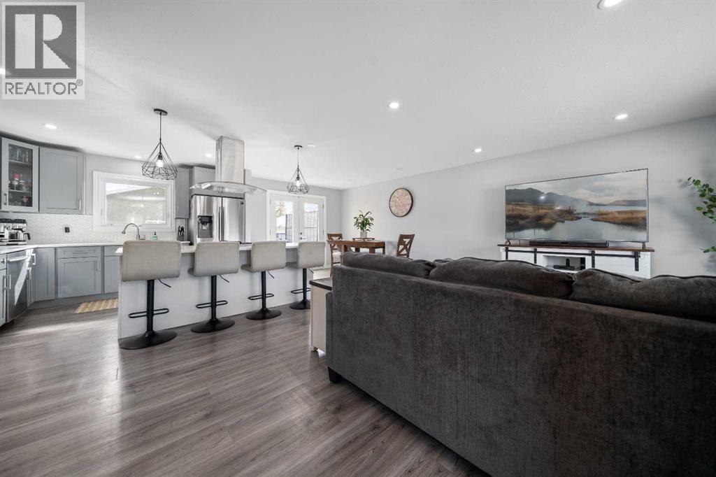 409 2 Street Se, Redcliff, Alberta  T0J 2P0 - Photo 3 - A2296138