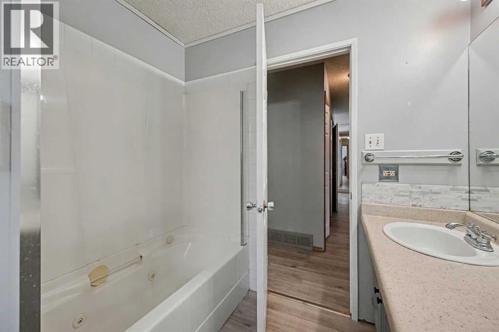 328 Lake Stafford Drive, Brooks, Alberta  T1R 0L9 - Photo 14 - A2290365