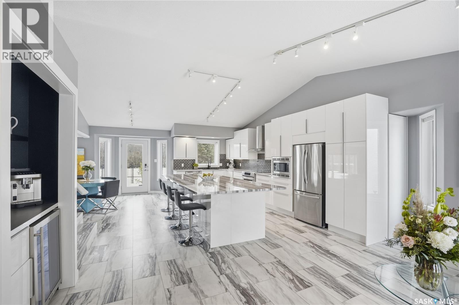 406 Laycoe Crescent, Saskatoon, Saskatchewan  S7S 1H4 - Photo 4 - SK031359