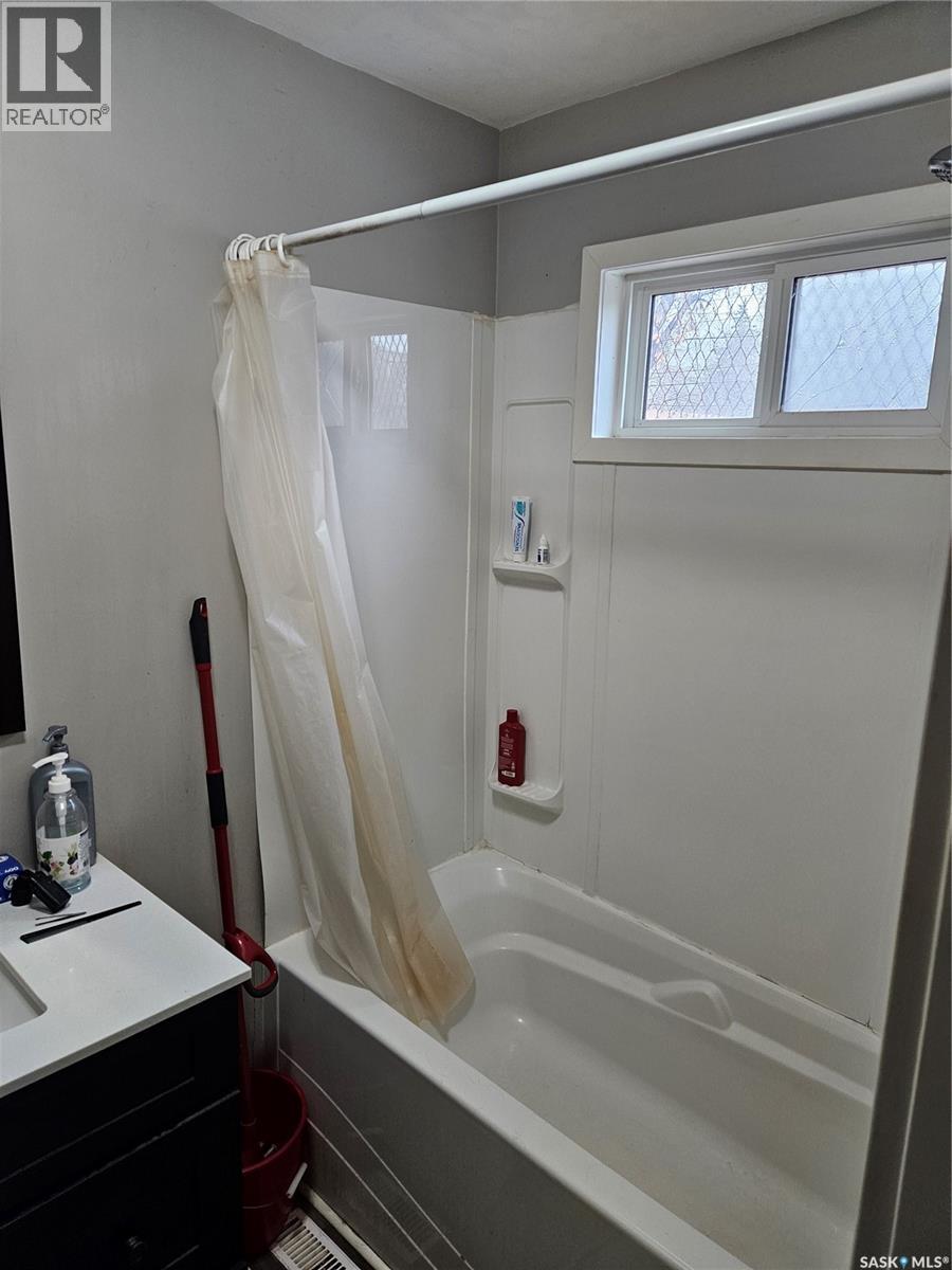 949 Cameron Street, Regina, Saskatchewan  S4T 2S5 - Photo 4 - SK031283