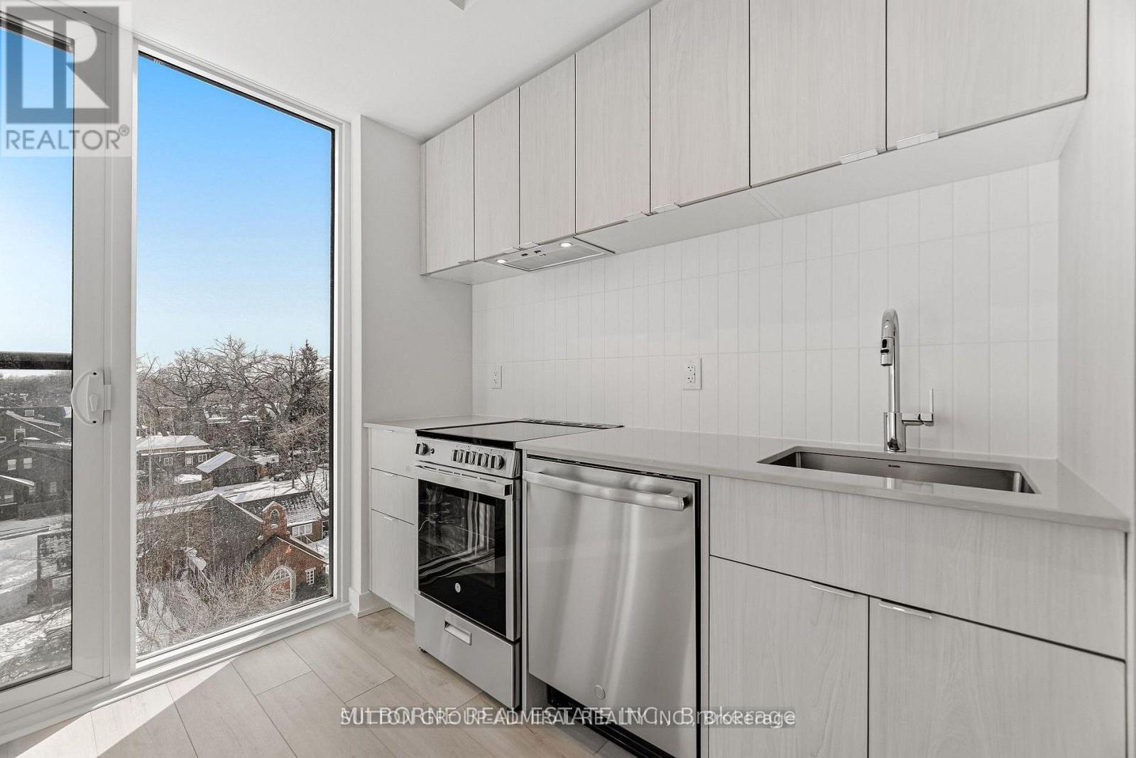 807 - 1660 Bloor Street, Toronto, Ontario  M6P 1A8 - Photo 6 - W12923502