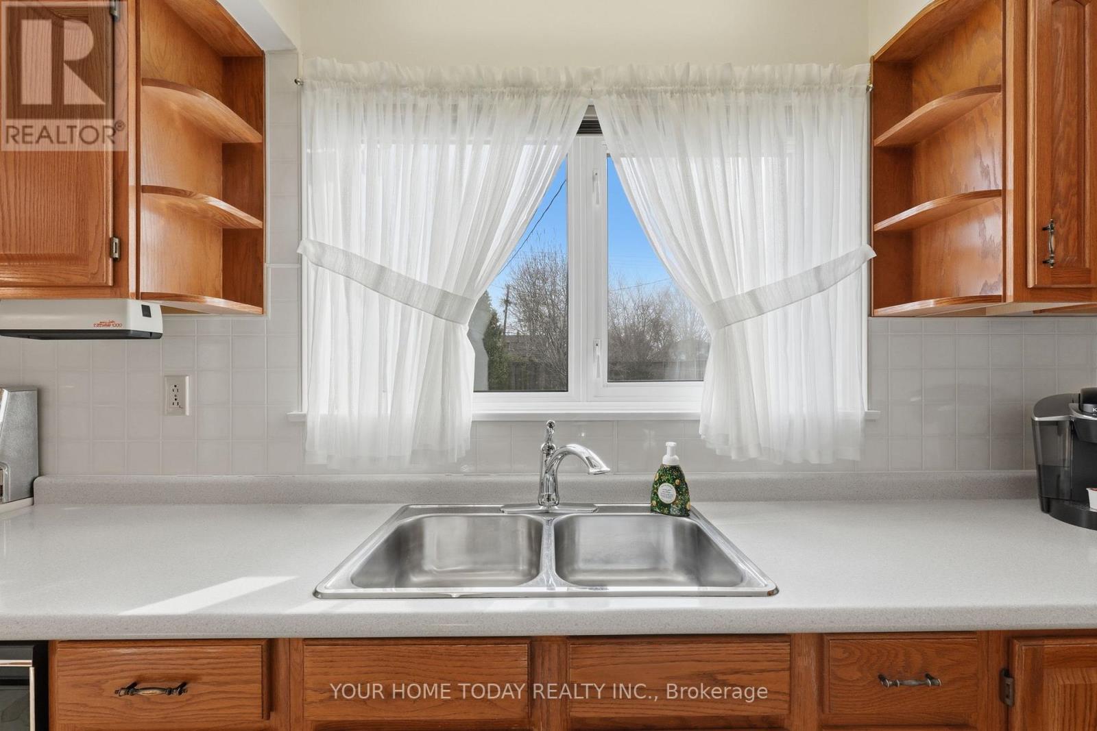 58 Dunsany Crescent, Toronto, Ontario M9R 3W6 - Photo 12 - W12923506