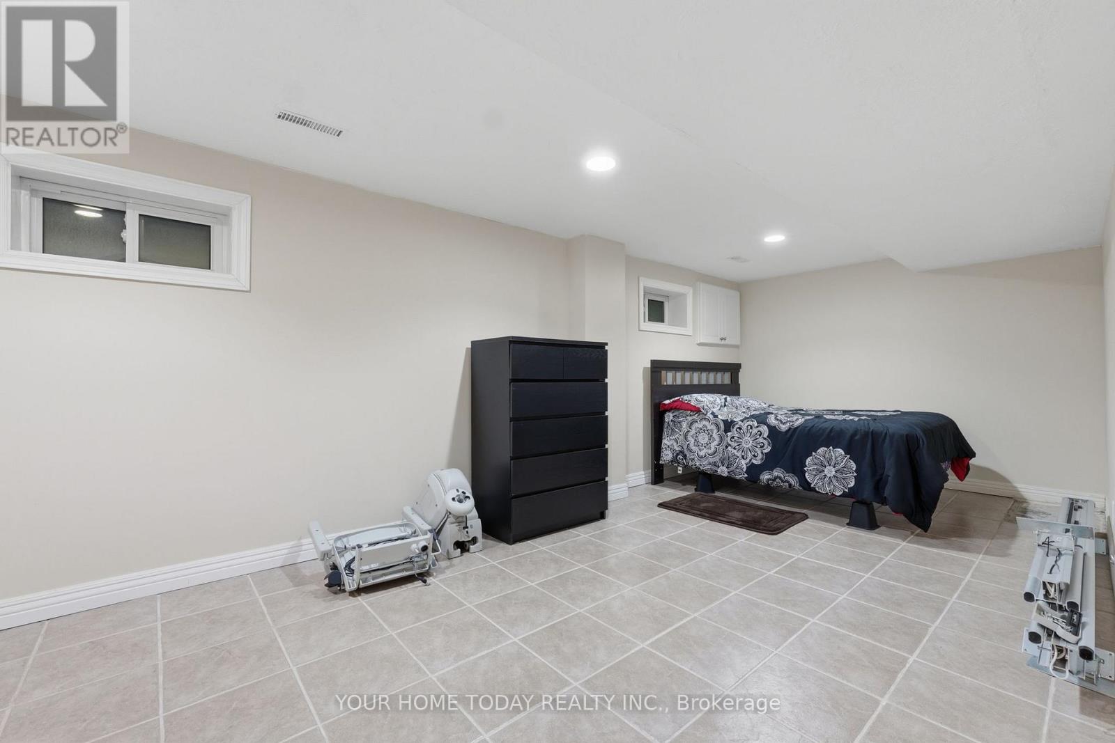 58 Dunsany Crescent, Toronto, Ontario M9R 3W6 - Photo 23 - W12923506