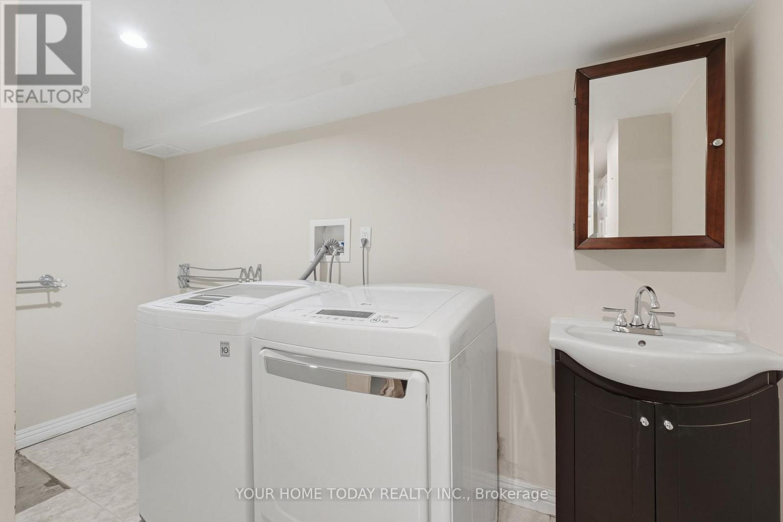 58 Dunsany Crescent, Toronto, Ontario M9R 3W6 - Photo 27 - W12923506