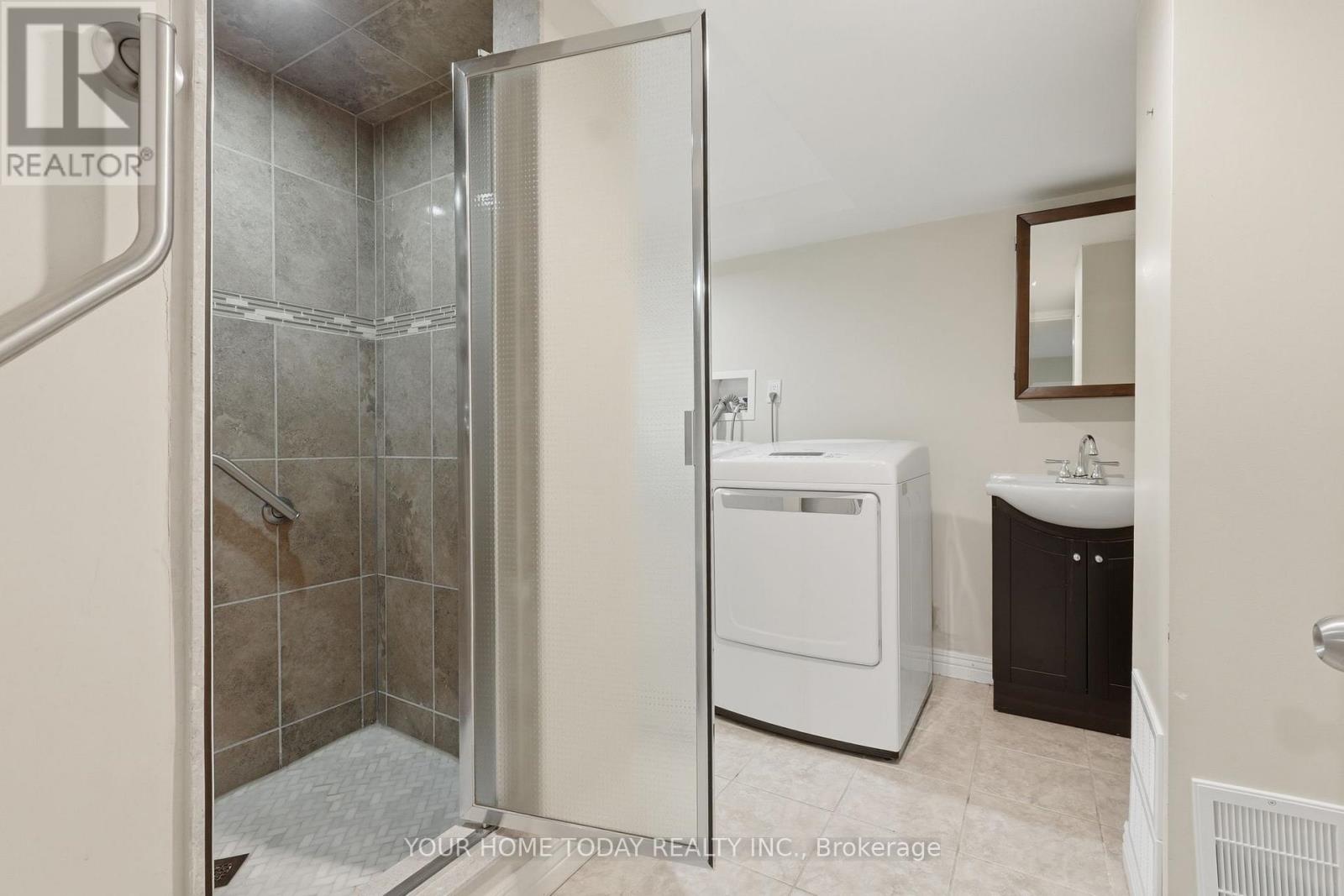 58 Dunsany Crescent, Toronto, Ontario M9R 3W6 - Photo 28 - W12923506