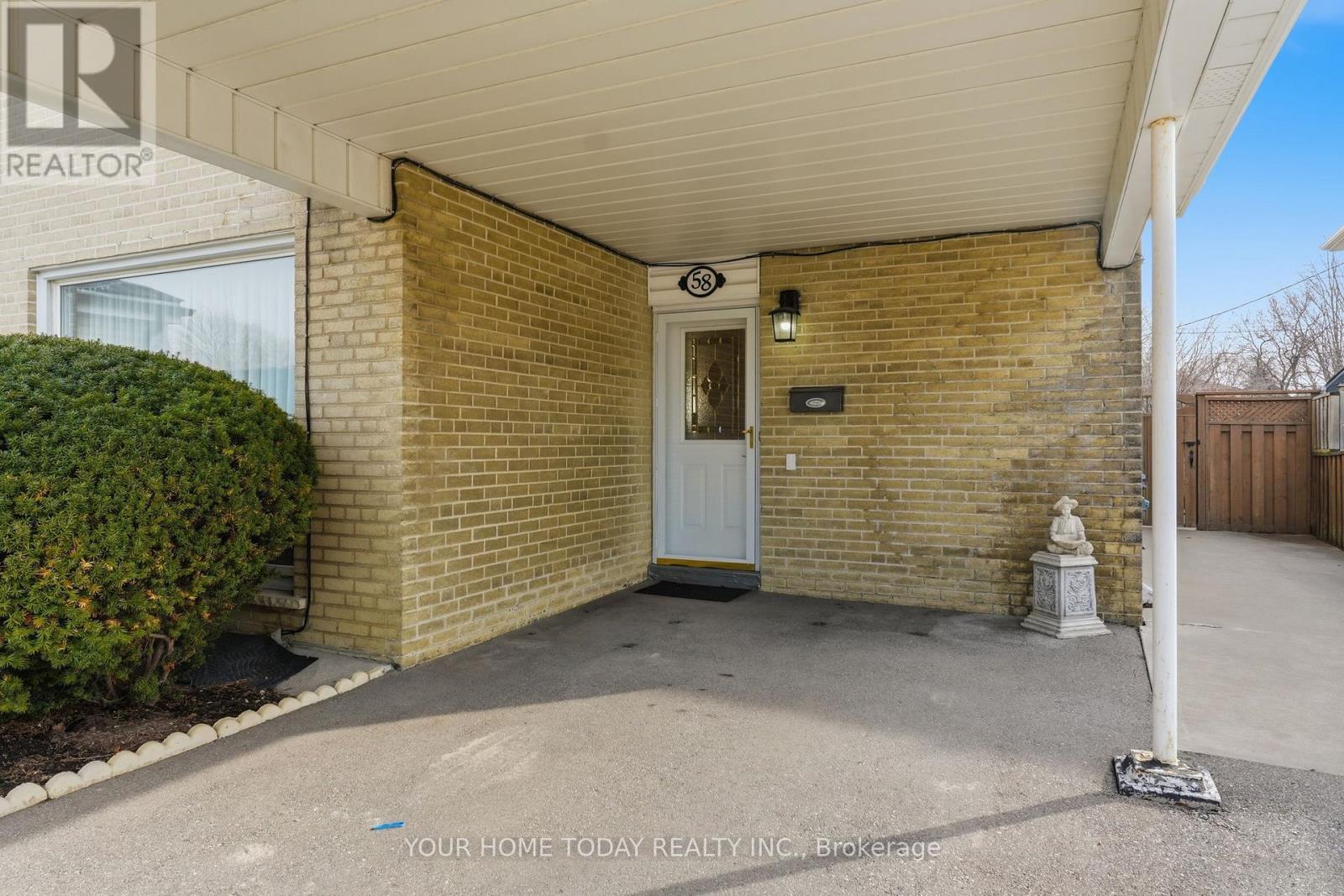 58 Dunsany Crescent, Toronto, Ontario M9R 3W6 - Photo 4 - W12923506