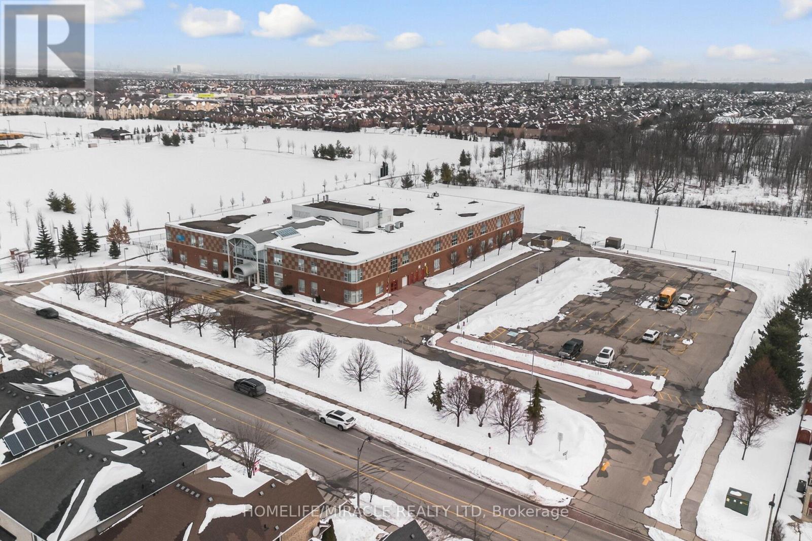 430 Father Tobin Road, Brampton, Ontario  L6R 0S2 - Photo 4 - W12923550