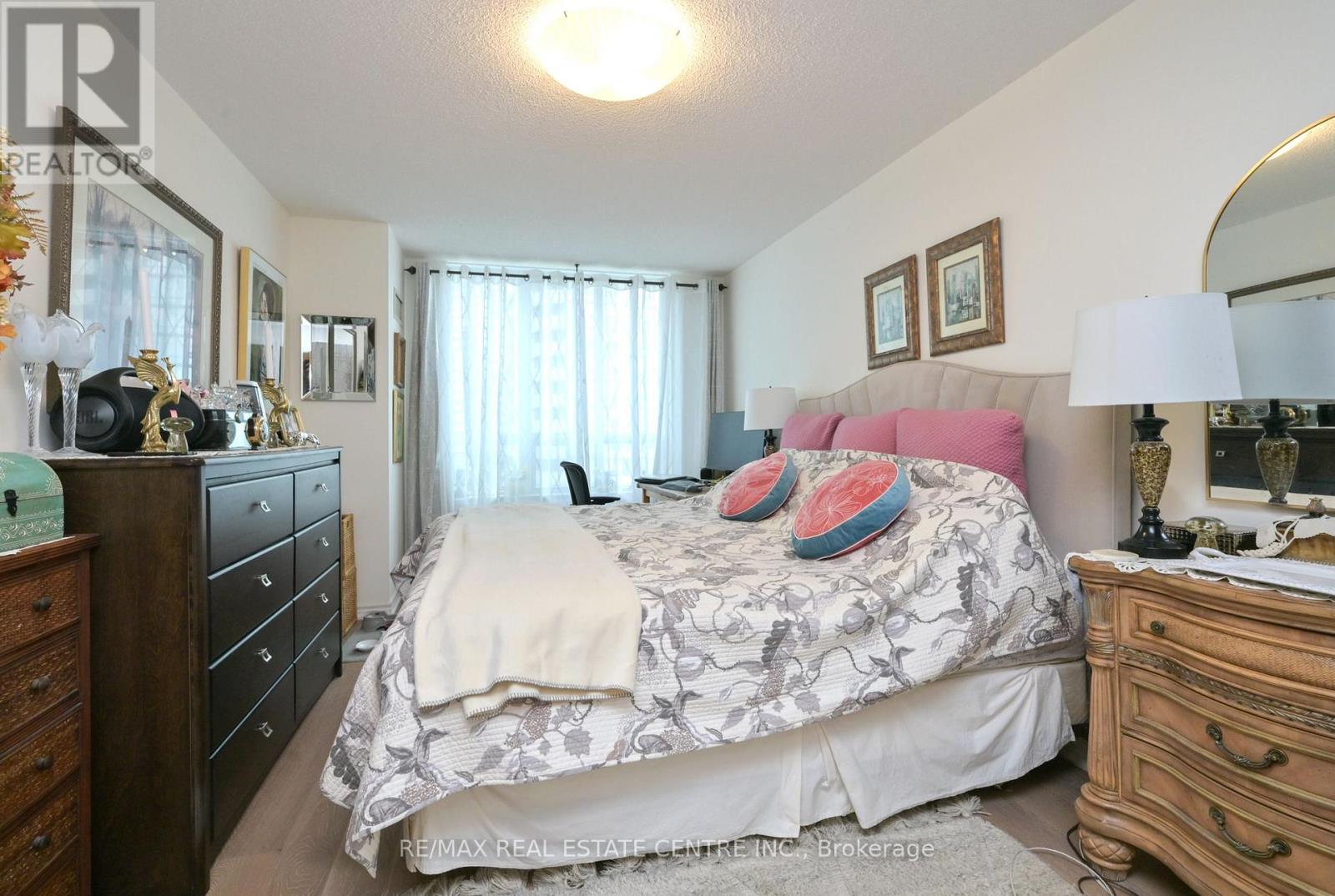 1108 - 335 Rathburn Road W, Mississauga, Ontario  L5B 0C8 - Photo 11 - W12923604