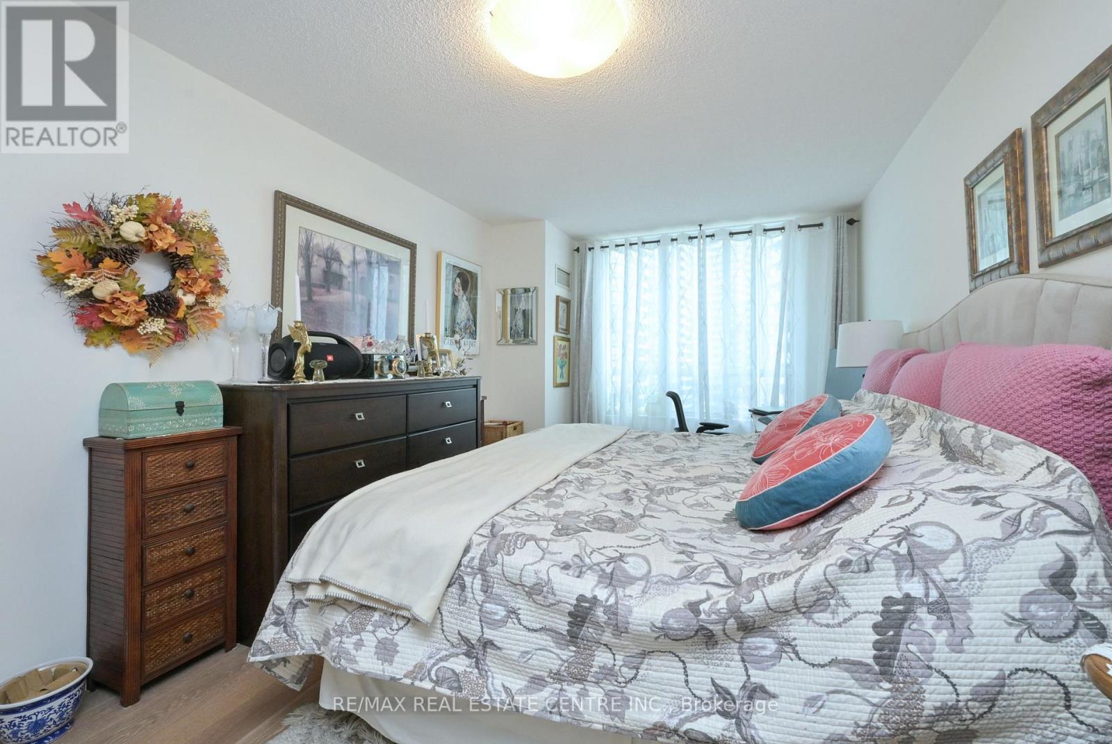 1108 - 335 Rathburn Road W, Mississauga, Ontario  L5B 0C8 - Photo 12 - W12923604