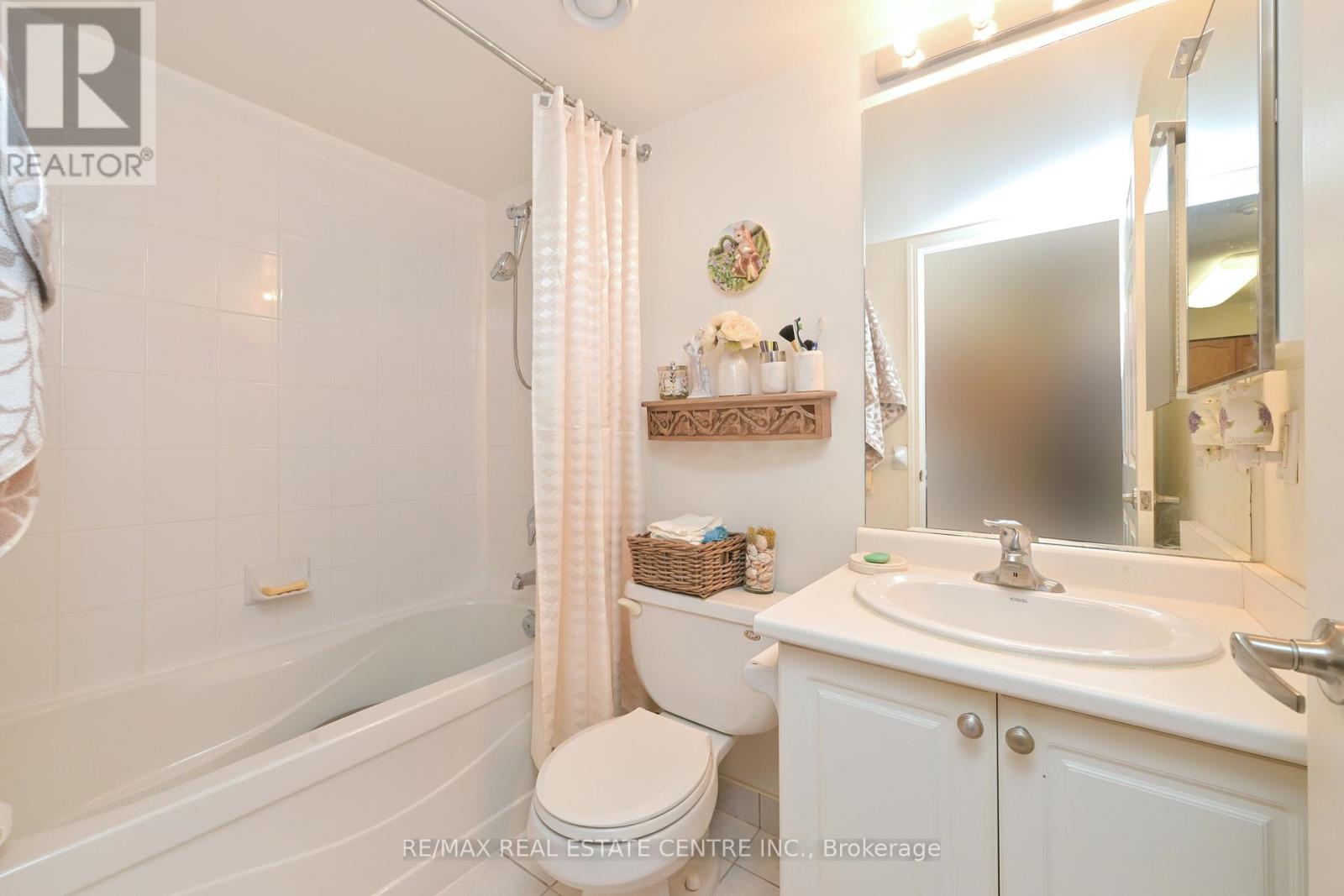 1108 - 335 Rathburn Road W, Mississauga, Ontario  L5B 0C8 - Photo 19 - W12923604