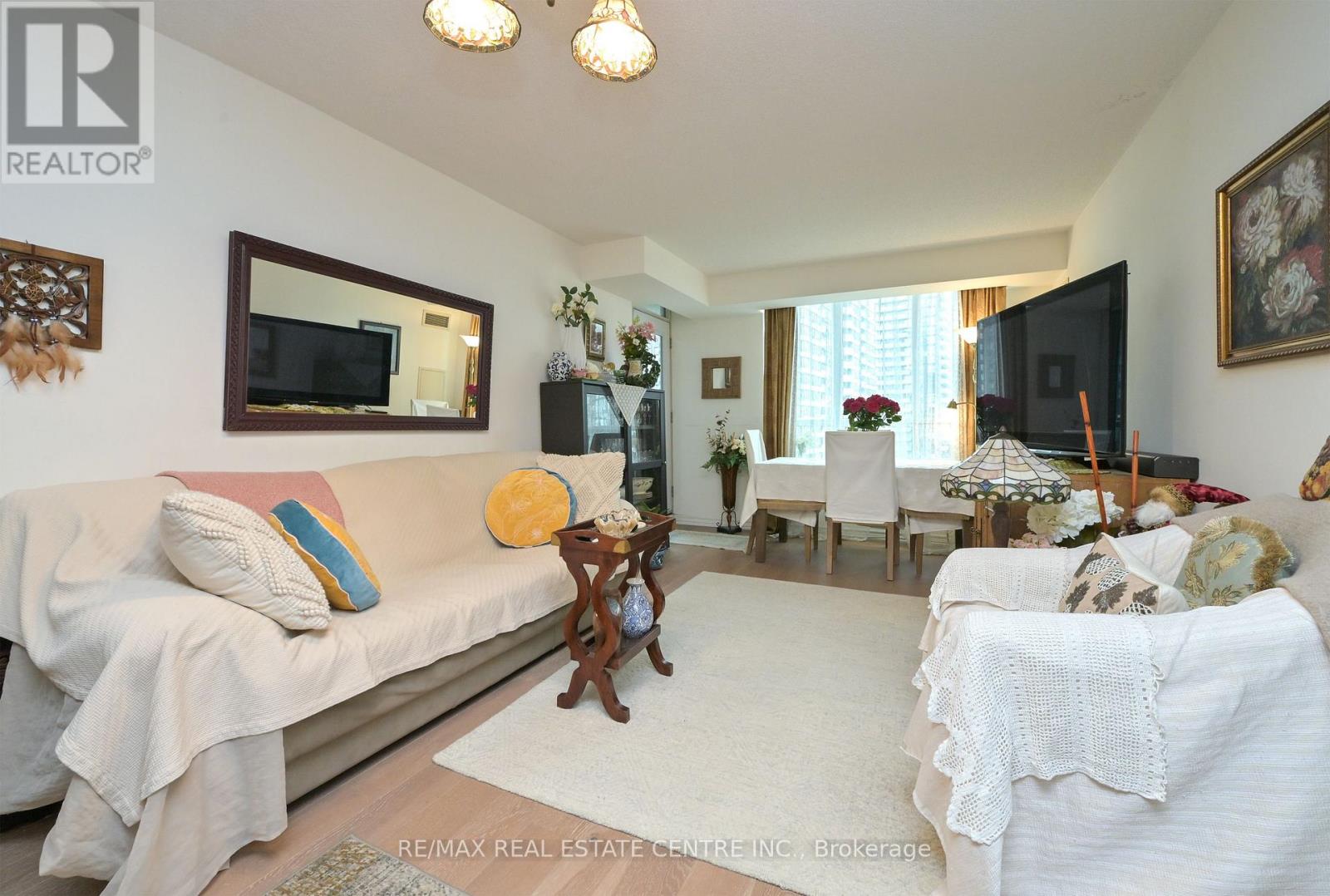 1108 - 335 Rathburn Road W, Mississauga, Ontario  L5B 0C8 - Photo 7 - W12923604