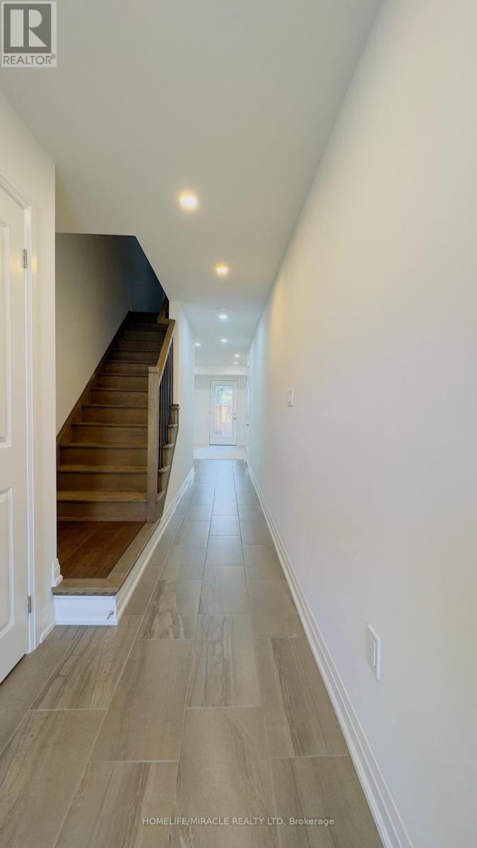 9 Briar Court, Halton Hills, Ontario  L7G 0P5 - Photo 2 - W12923634