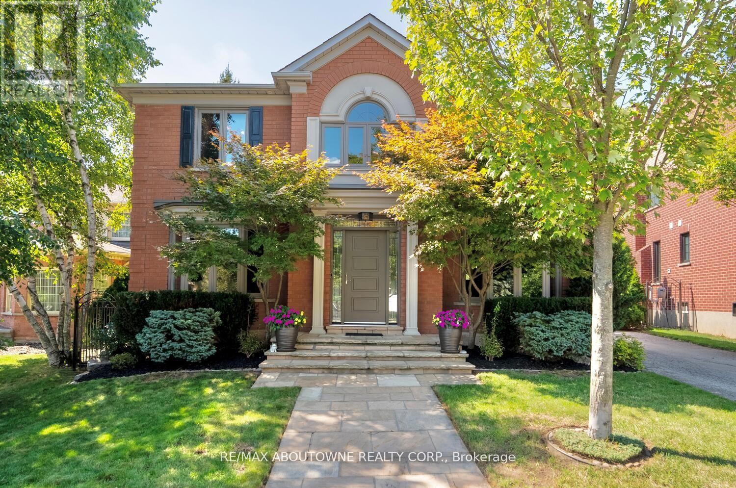 11 MORRISON CREEK CRESCENT, Oakville, Ontario