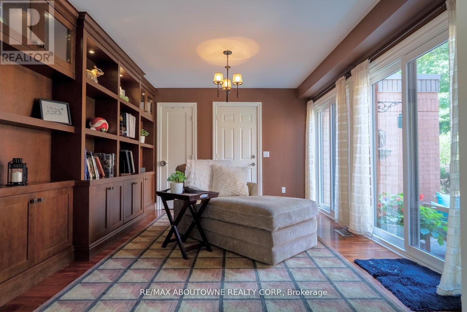 11 Morrison Creek Crescent, Oakville, Ontario  L6H 4C3 - Photo 16 - W12923648