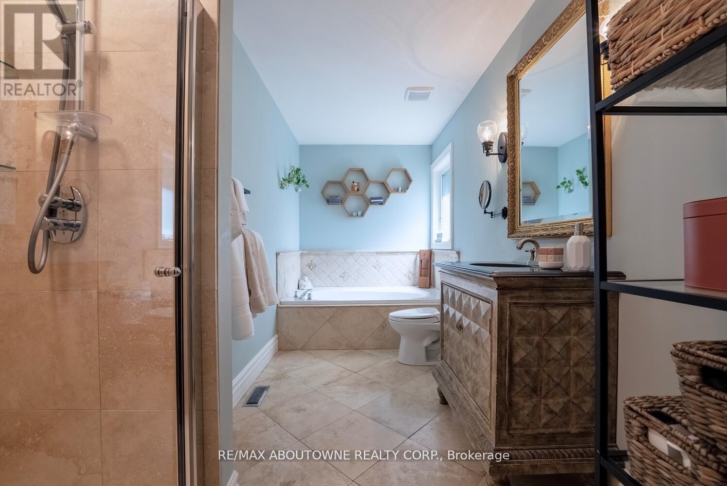 11 Morrison Creek Crescent, Oakville, Ontario  L6H 4C3 - Photo 23 - W12923648