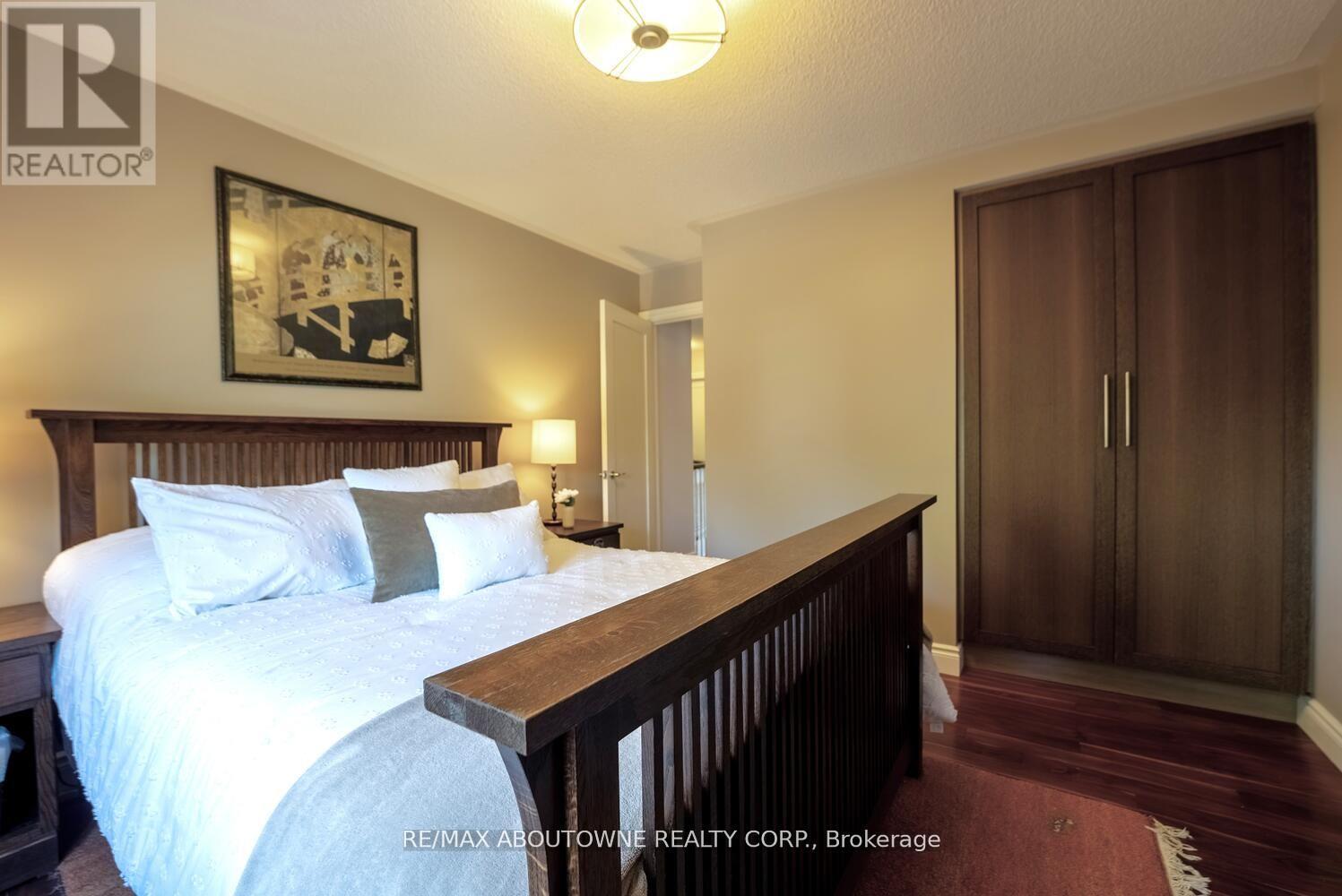 11 Morrison Creek Crescent, Oakville, Ontario  L6H 4C3 - Photo 24 - W12923648