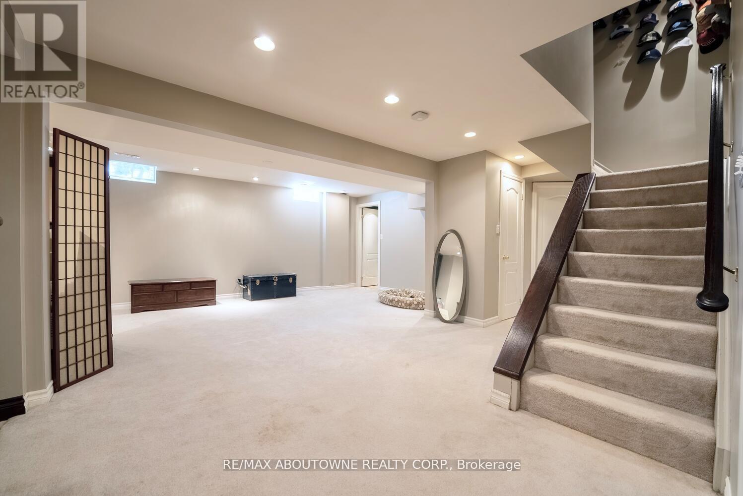 11 Morrison Creek Crescent, Oakville, Ontario  L6H 4C3 - Photo 28 - W12923648