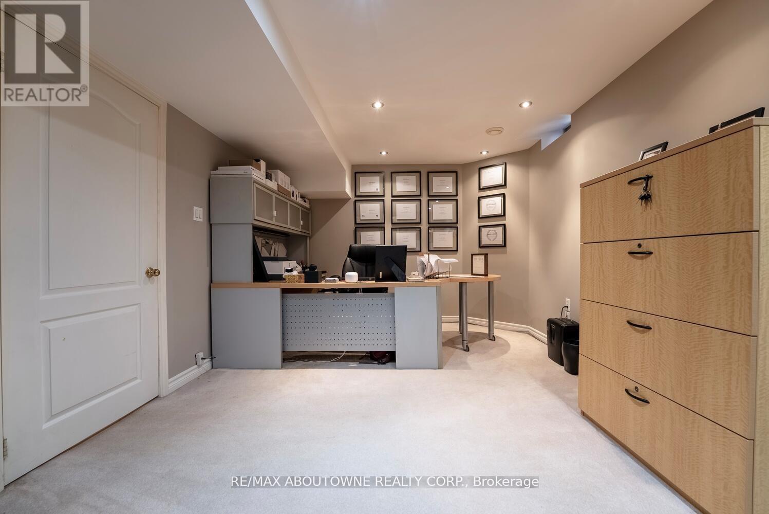 11 Morrison Creek Crescent, Oakville, Ontario  L6H 4C3 - Photo 31 - W12923648