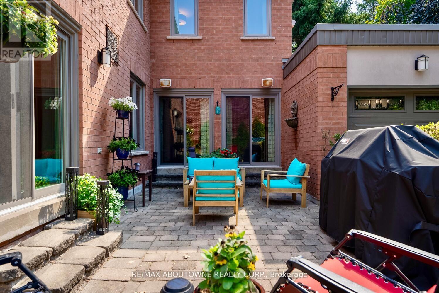 11 Morrison Creek Crescent, Oakville, Ontario  L6H 4C3 - Photo 33 - W12923648