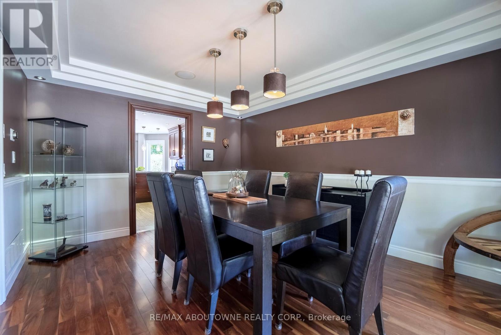 11 Morrison Creek Crescent, Oakville, Ontario  L6H 4C3 - Photo 6 - W12923648