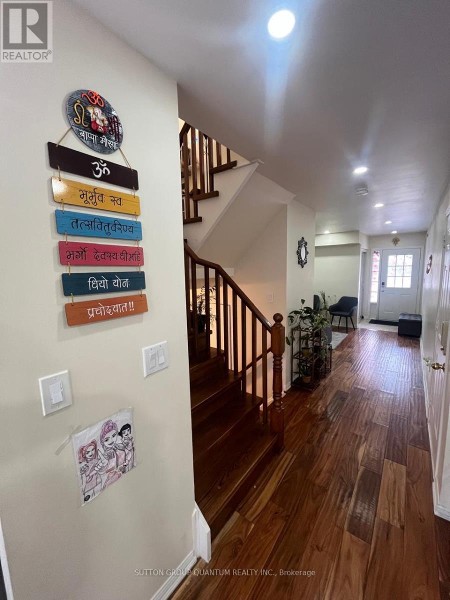 2494 Appalachain Drive, Oakville (Wm Westmount), Ontario  L6M 4S3 - Photo 4 - W12923656