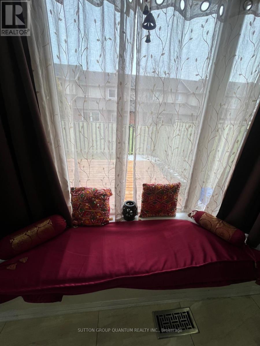 2494 Appalachain Drive, Oakville (Wm Westmount), Ontario  L6M 4S3 - Photo 7 - W12923656