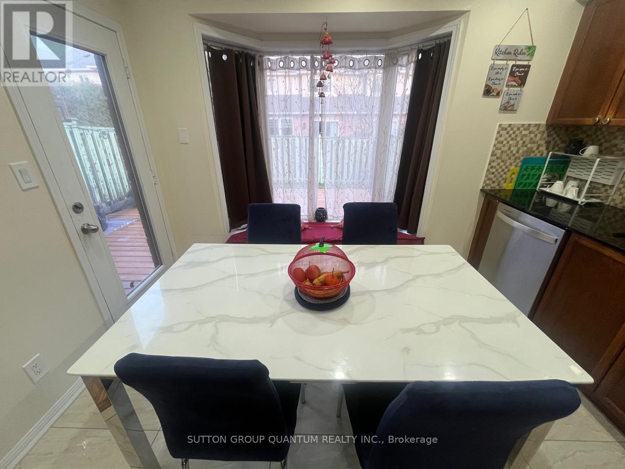 2494 Appalachain Drive, Oakville (Wm Westmount), Ontario  L6M 4S3 - Photo 8 - W12923656