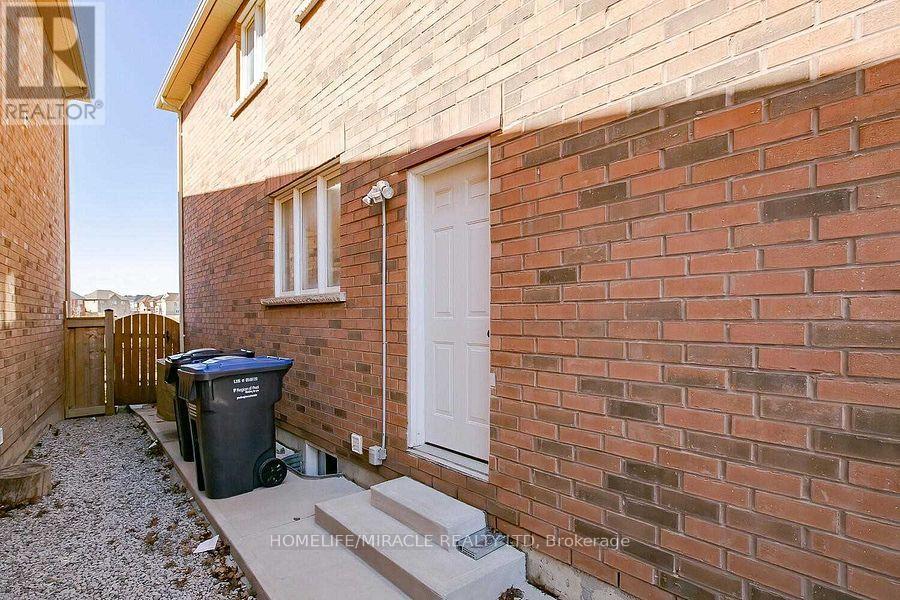 38 Leadenhall Road, Brampton, Ontario  L7A 4G3 - Photo 36 - W12923674