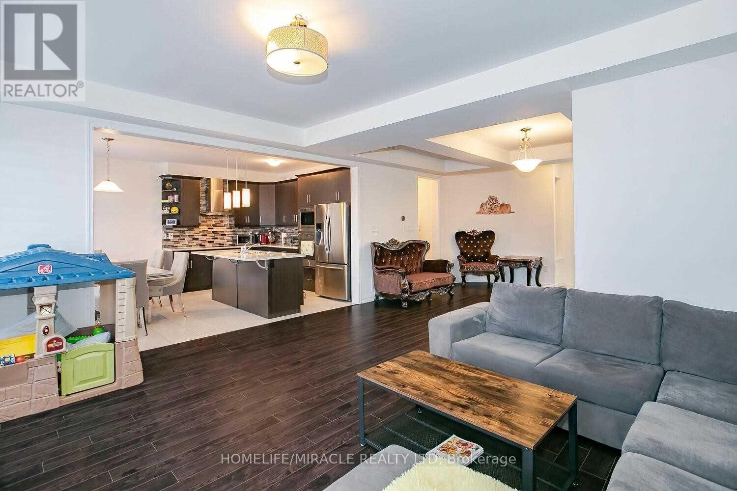 38 Leadenhall Road, Brampton, Ontario  L7A 4G3 - Photo 9 - W12923674