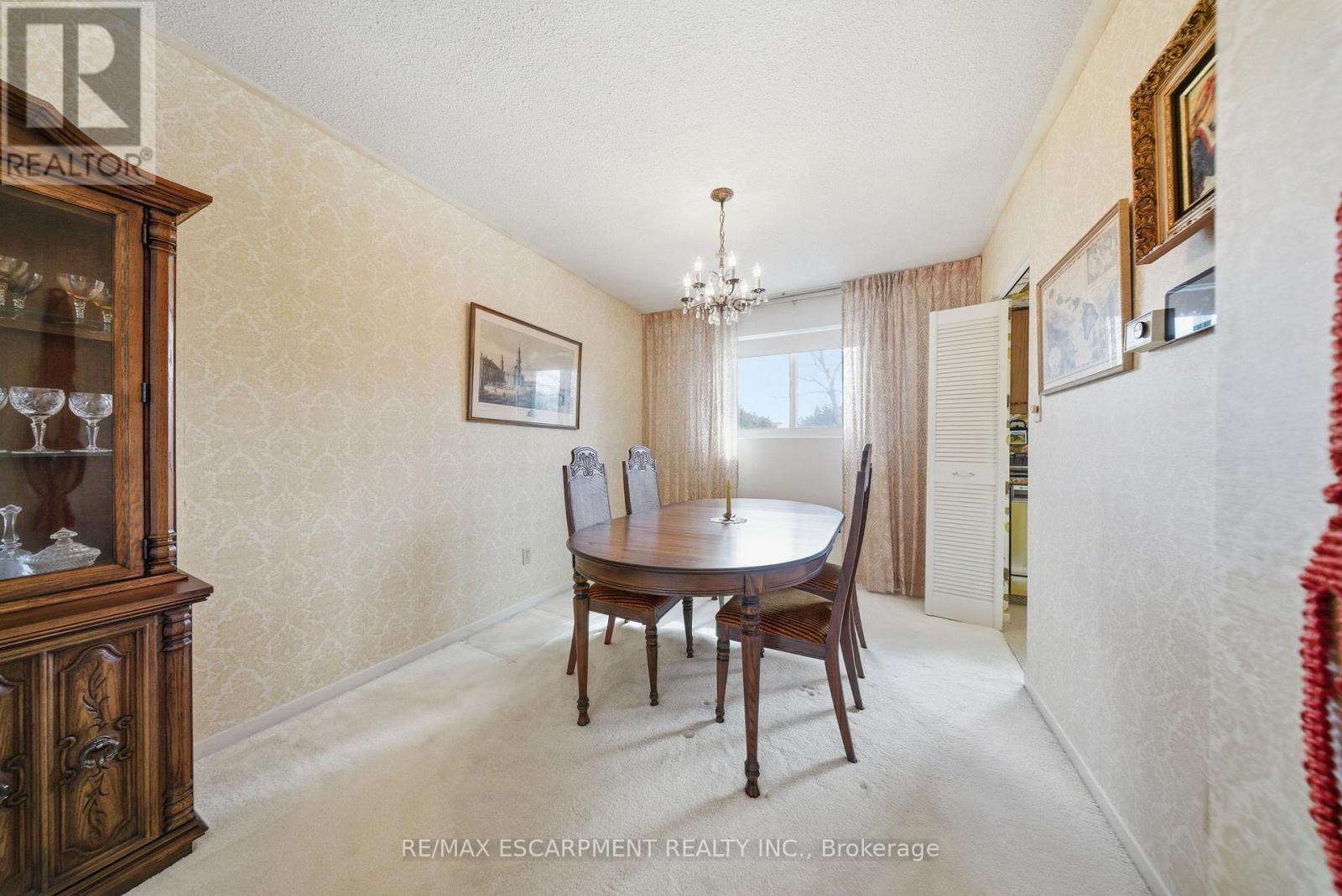 2228 Urwin Crescent, Oakville (Wo West), Ontario  L6L 2T2 - Photo 10 - W12923678