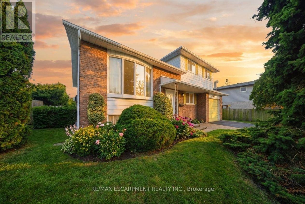 2228 Urwin Crescent, Oakville (Wo West), Ontario  L6L 2T2 - Photo 2 - W12923678