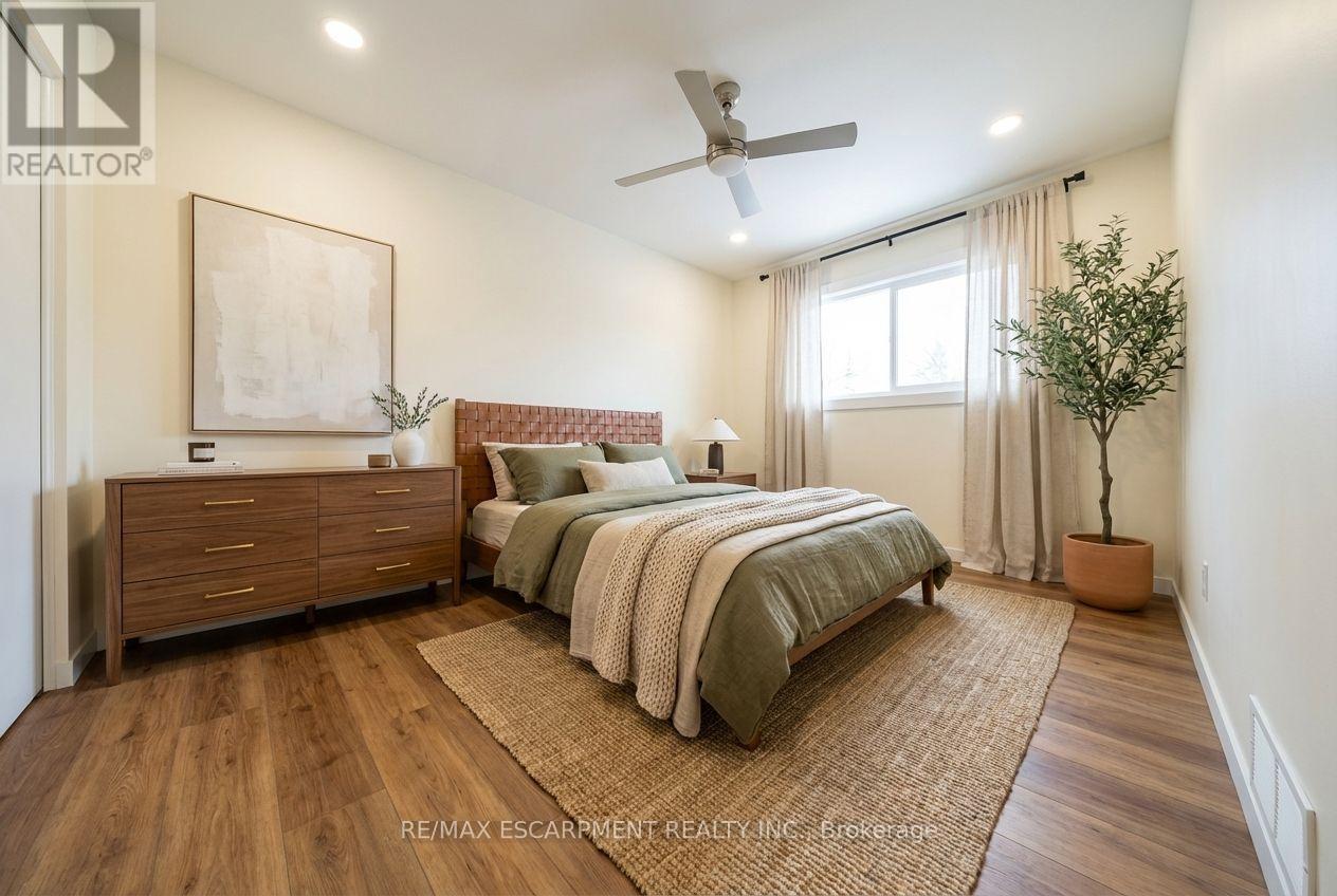 2228 Urwin Crescent, Oakville (Wo West), Ontario  L6L 2T2 - Photo 24 - W12923678