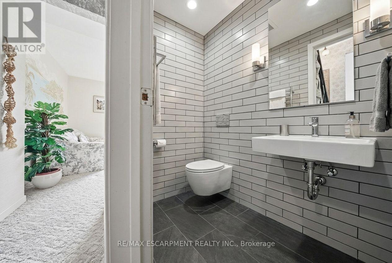 2228 Urwin Crescent, Oakville (Wo West), Ontario  L6L 2T2 - Photo 28 - W12923678