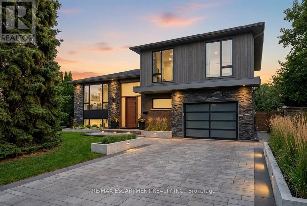 2228 Urwin Crescent, Oakville (Wo West), Ontario  L6L 2T2 - Photo 3 - W12923678