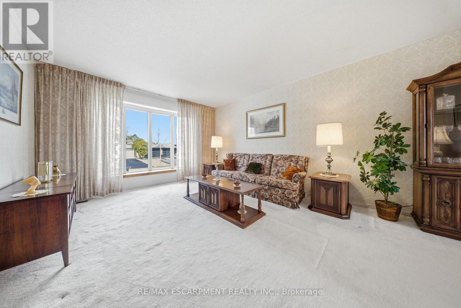 2228 Urwin Crescent, Oakville (Wo West), Ontario  L6L 2T2 - Photo 6 - W12923678