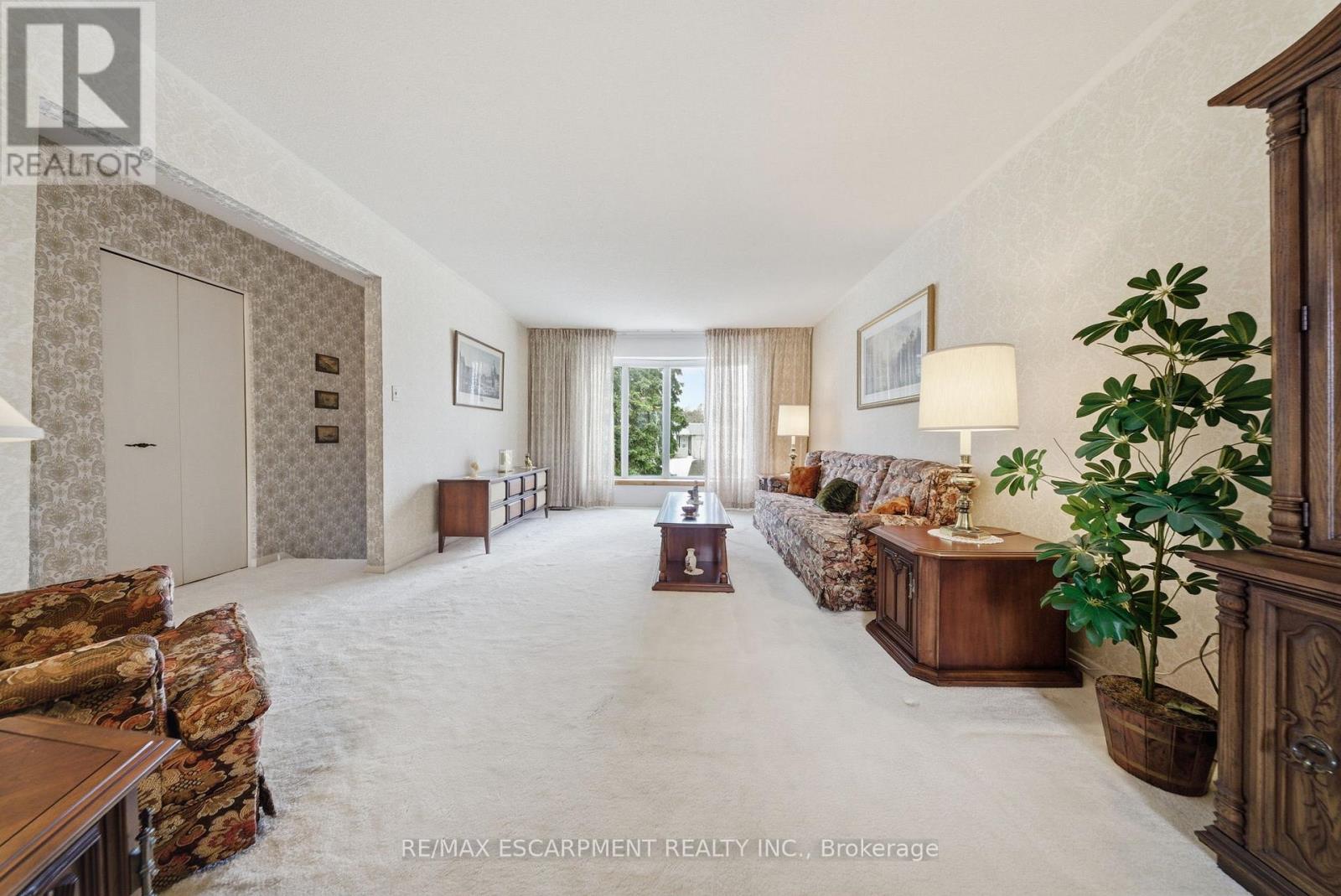 2228 Urwin Crescent, Oakville (Wo West), Ontario  L6L 2T2 - Photo 8 - W12923678