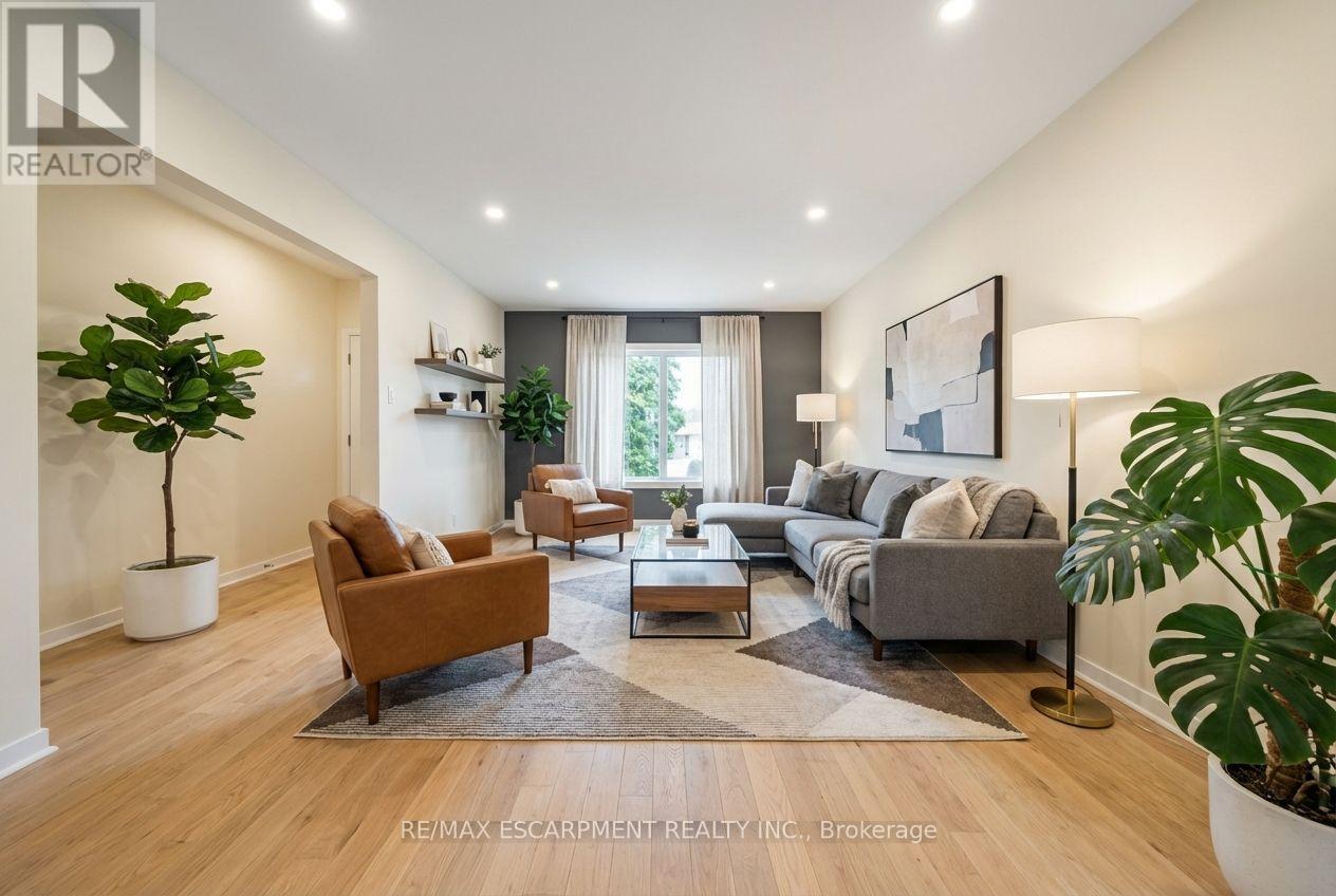 2228 Urwin Crescent, Oakville (Wo West), Ontario  L6L 2T2 - Photo 9 - W12923678