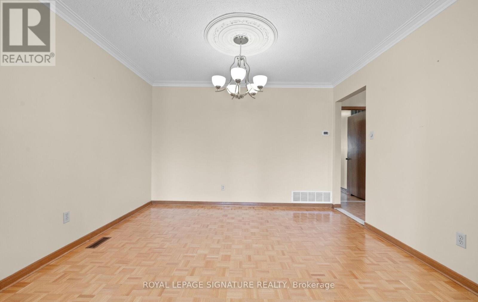 5 Acacia Avenue, Toronto, Ontario  M9M 1H6 - Photo 11 - W12923776