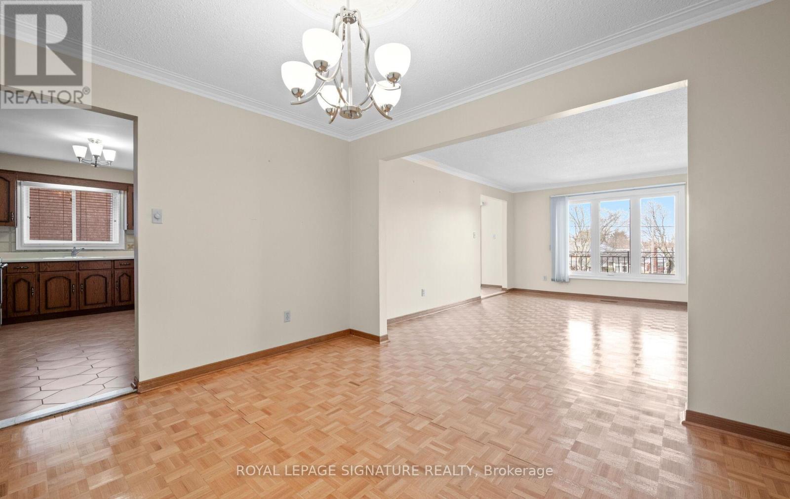 5 Acacia Avenue, Toronto, Ontario  M9M 1H6 - Photo 12 - W12923776