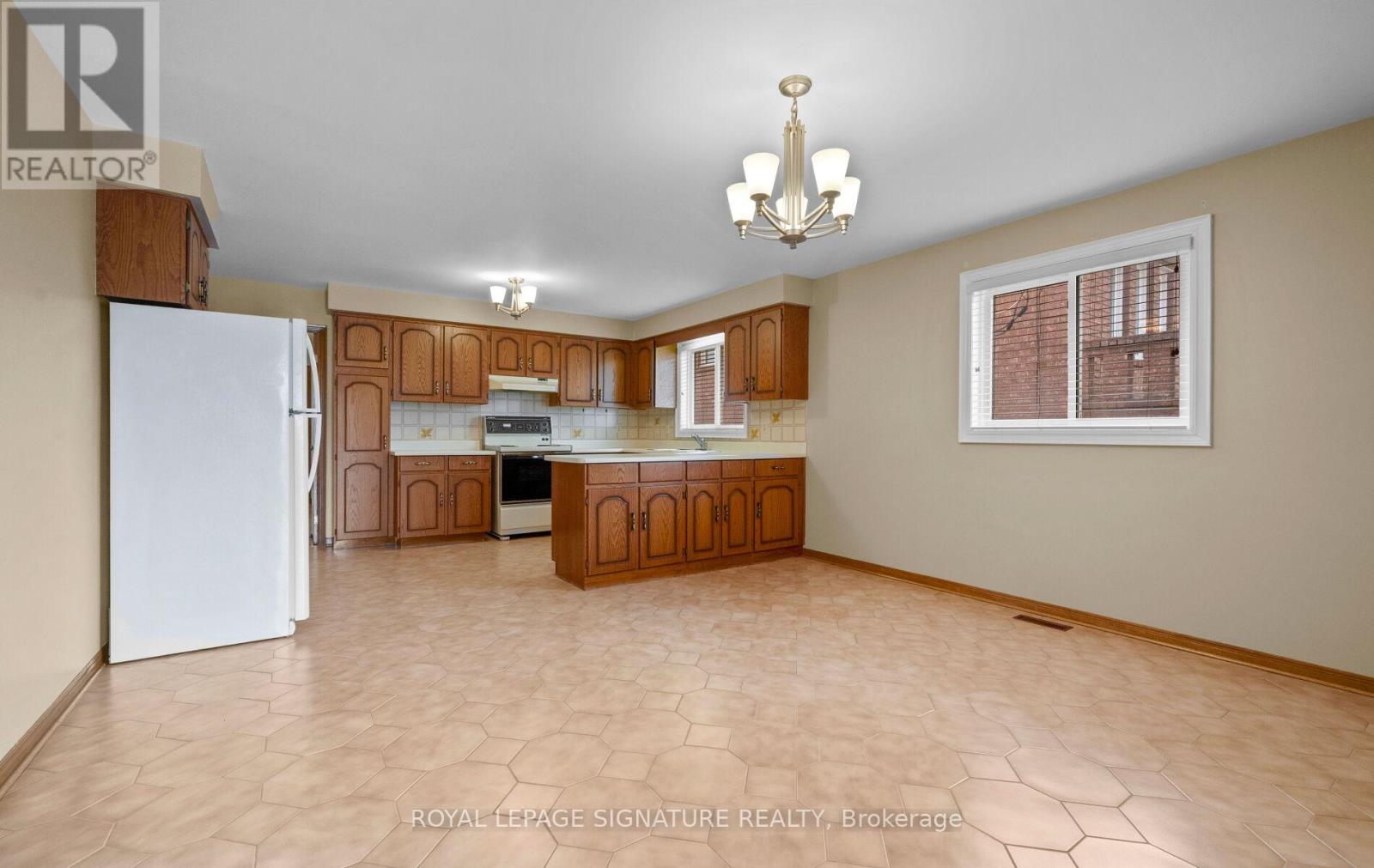 5 Acacia Avenue, Toronto, Ontario  M9M 1H6 - Photo 13 - W12923776