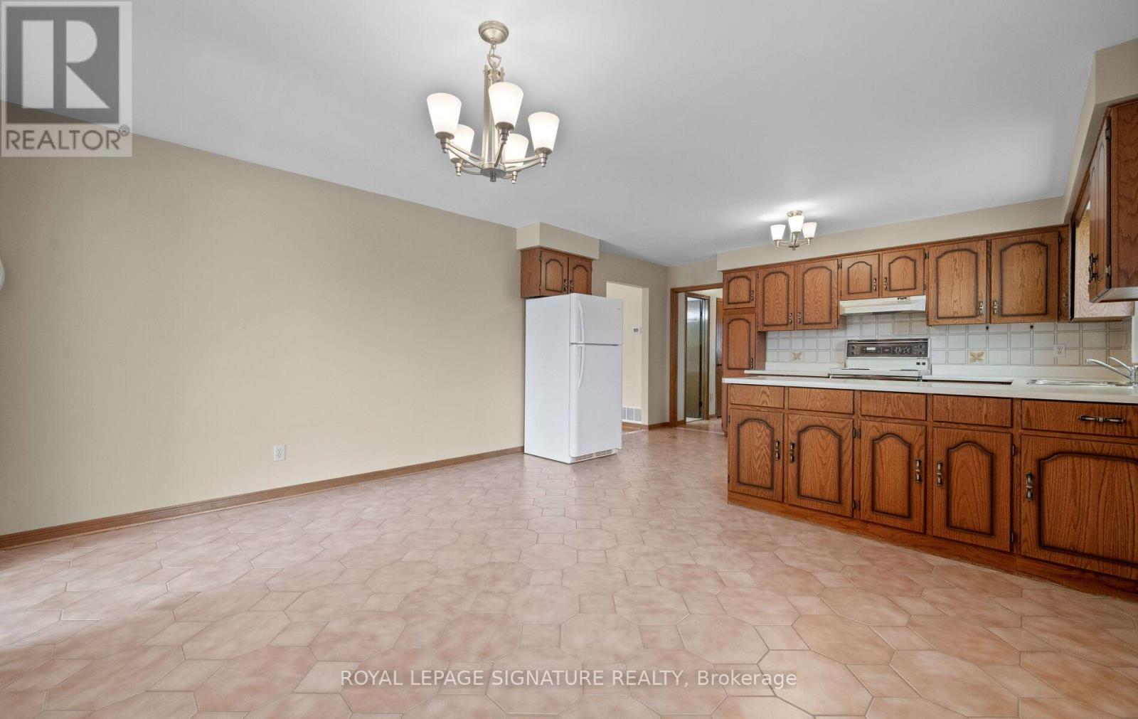 5 Acacia Avenue, Toronto, Ontario  M9M 1H6 - Photo 15 - W12923776