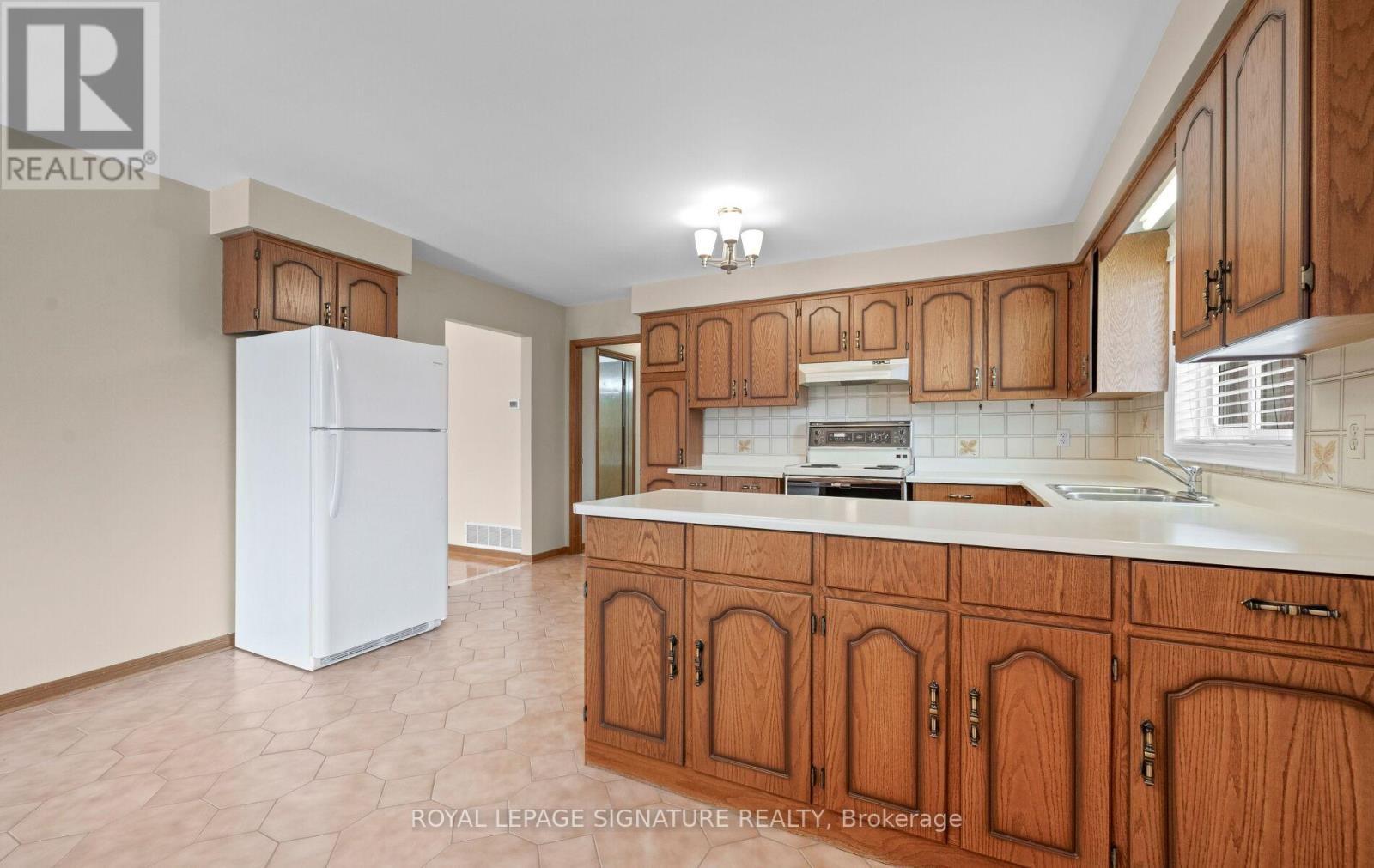 5 Acacia Avenue, Toronto, Ontario  M9M 1H6 - Photo 16 - W12923776