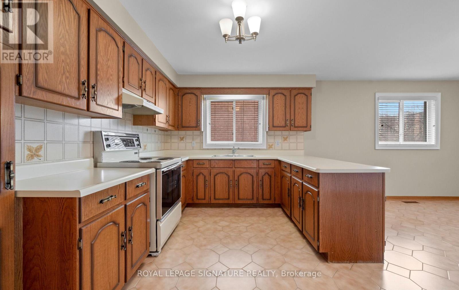 5 Acacia Avenue, Toronto, Ontario  M9M 1H6 - Photo 17 - W12923776