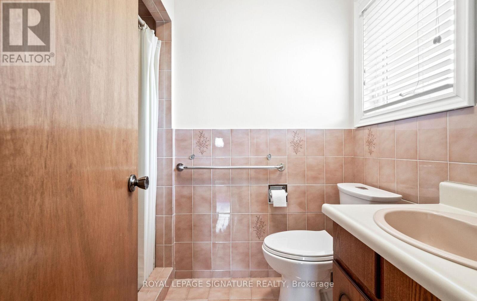 5 Acacia Avenue, Toronto, Ontario  M9M 1H6 - Photo 22 - W12923776