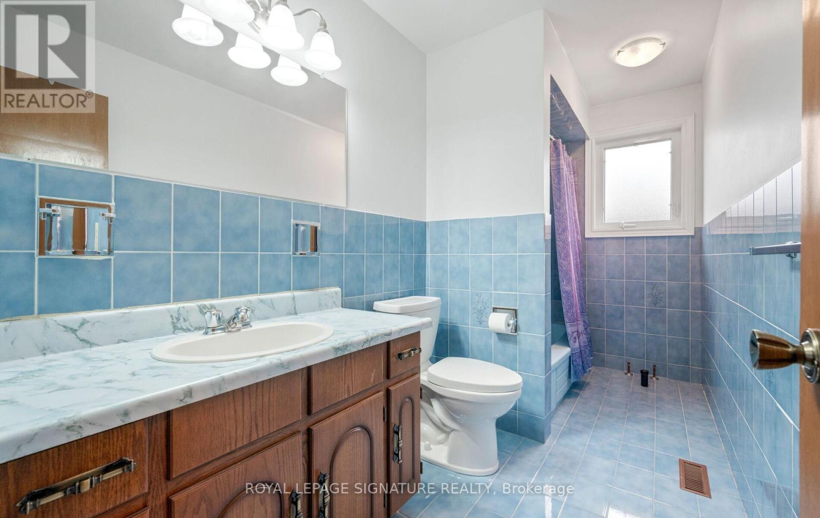 5 Acacia Avenue, Toronto, Ontario  M9M 1H6 - Photo 27 - W12923776