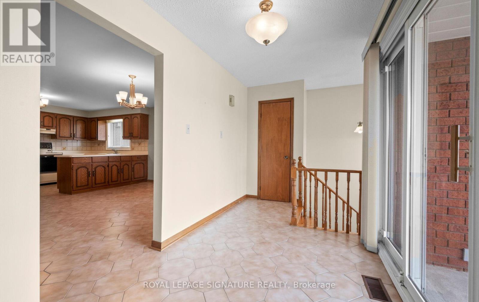 5 Acacia Avenue, Toronto, Ontario  M9M 1H6 - Photo 4 - W12923776