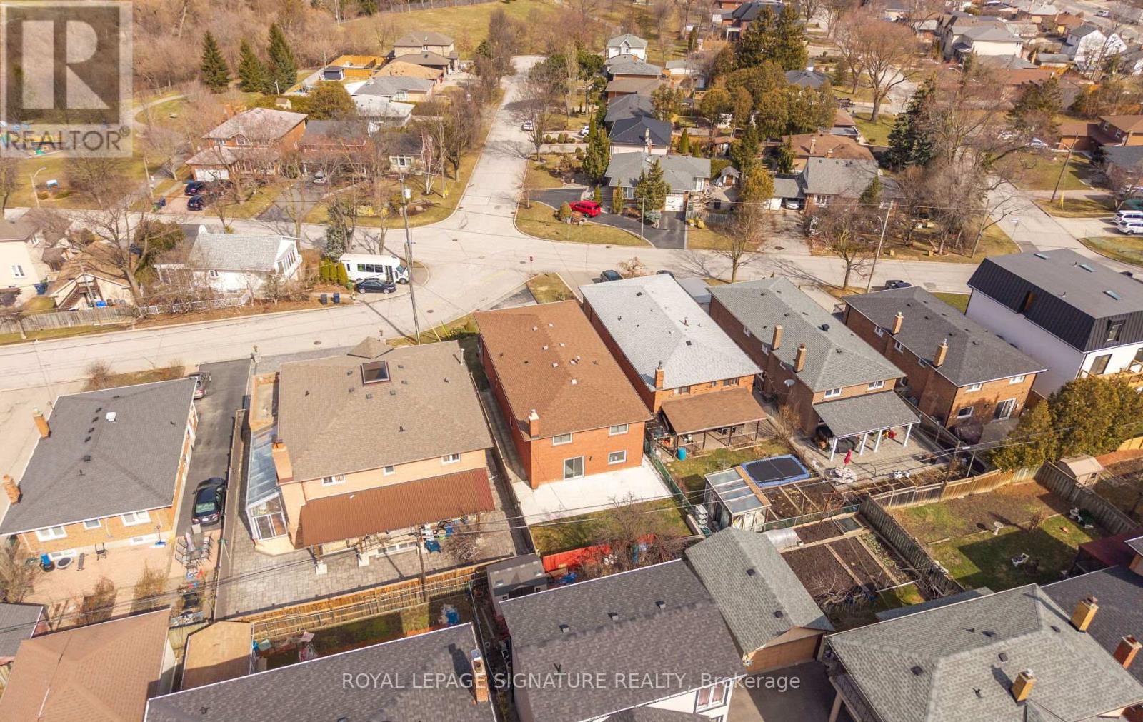 5 Acacia Avenue, Toronto, Ontario  M9M 1H6 - Photo 49 - W12923776