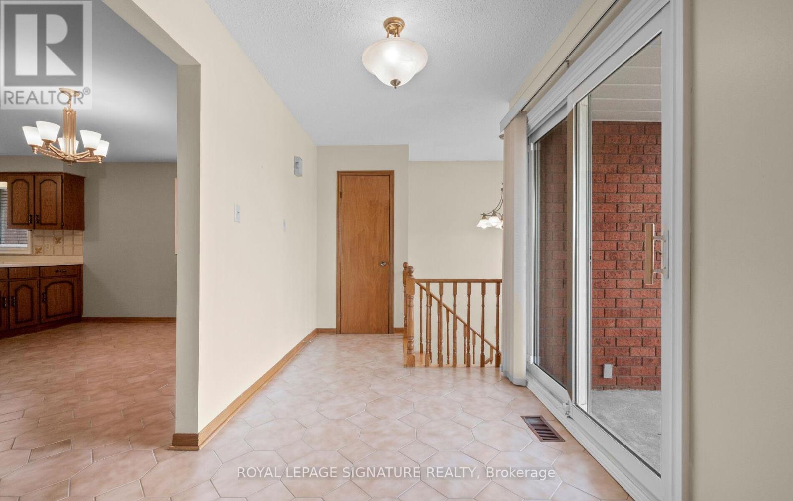 5 Acacia Avenue, Toronto, Ontario  M9M 1H6 - Photo 5 - W12923776