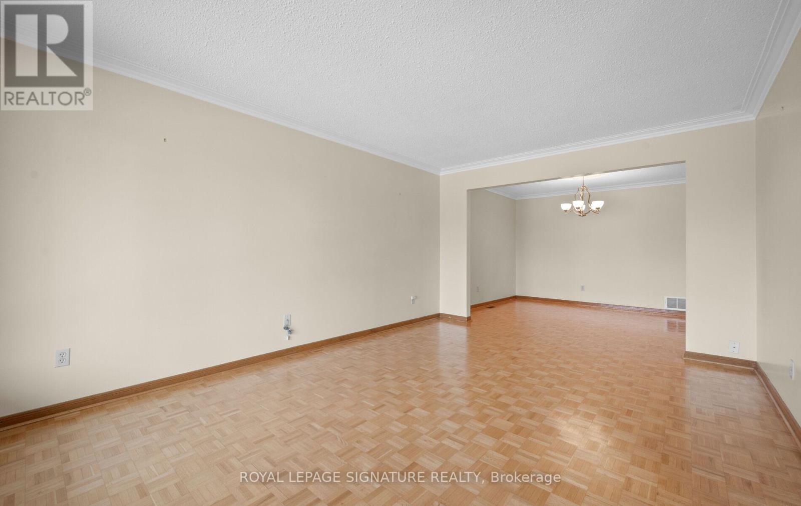 5 Acacia Avenue, Toronto, Ontario  M9M 1H6 - Photo 6 - W12923776